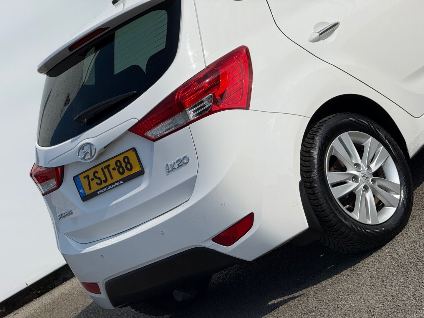 Hyundai-ix20-23